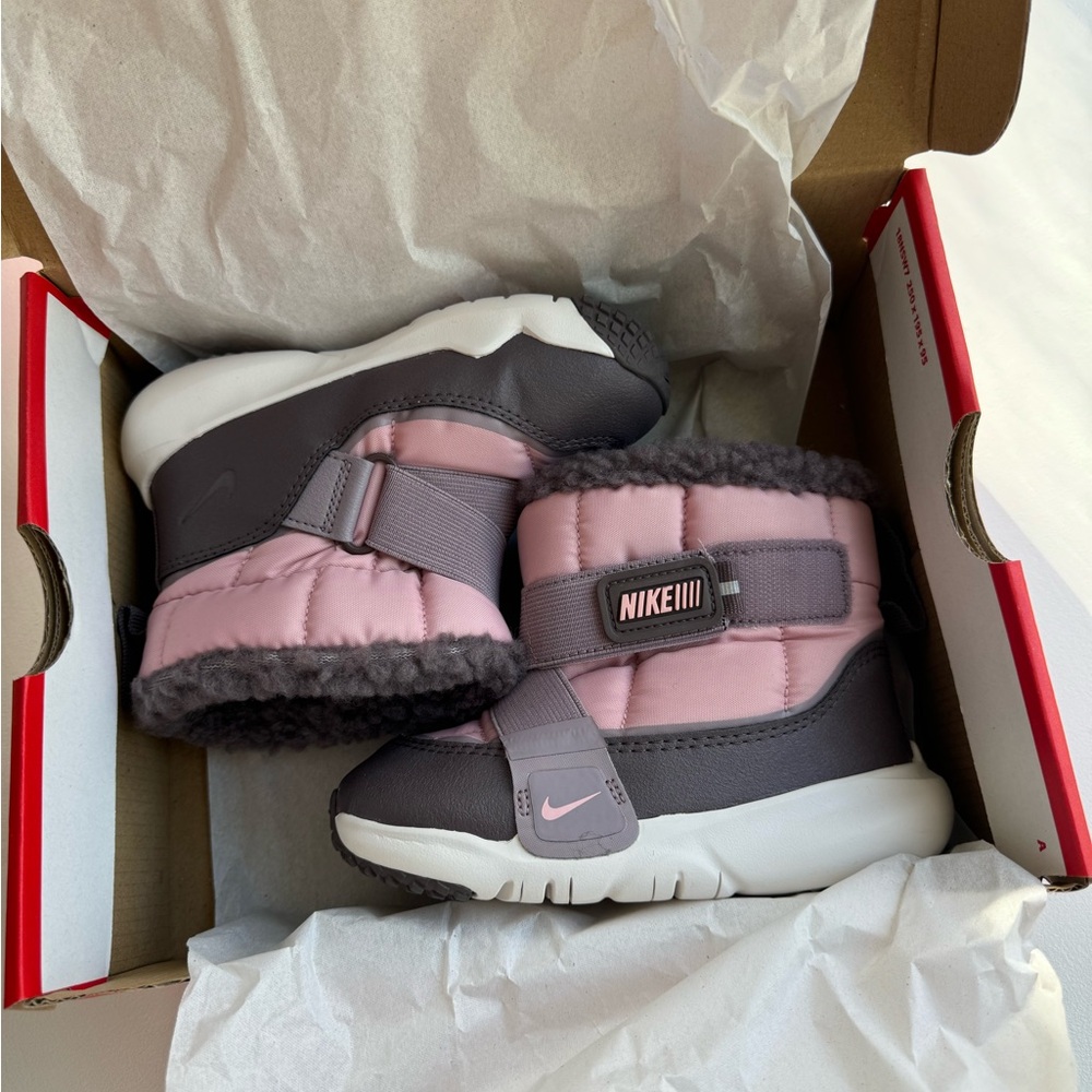 Brand new Nike girls boots size 9 toddler